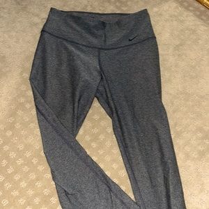 Nike Grey XS Cropped Legging